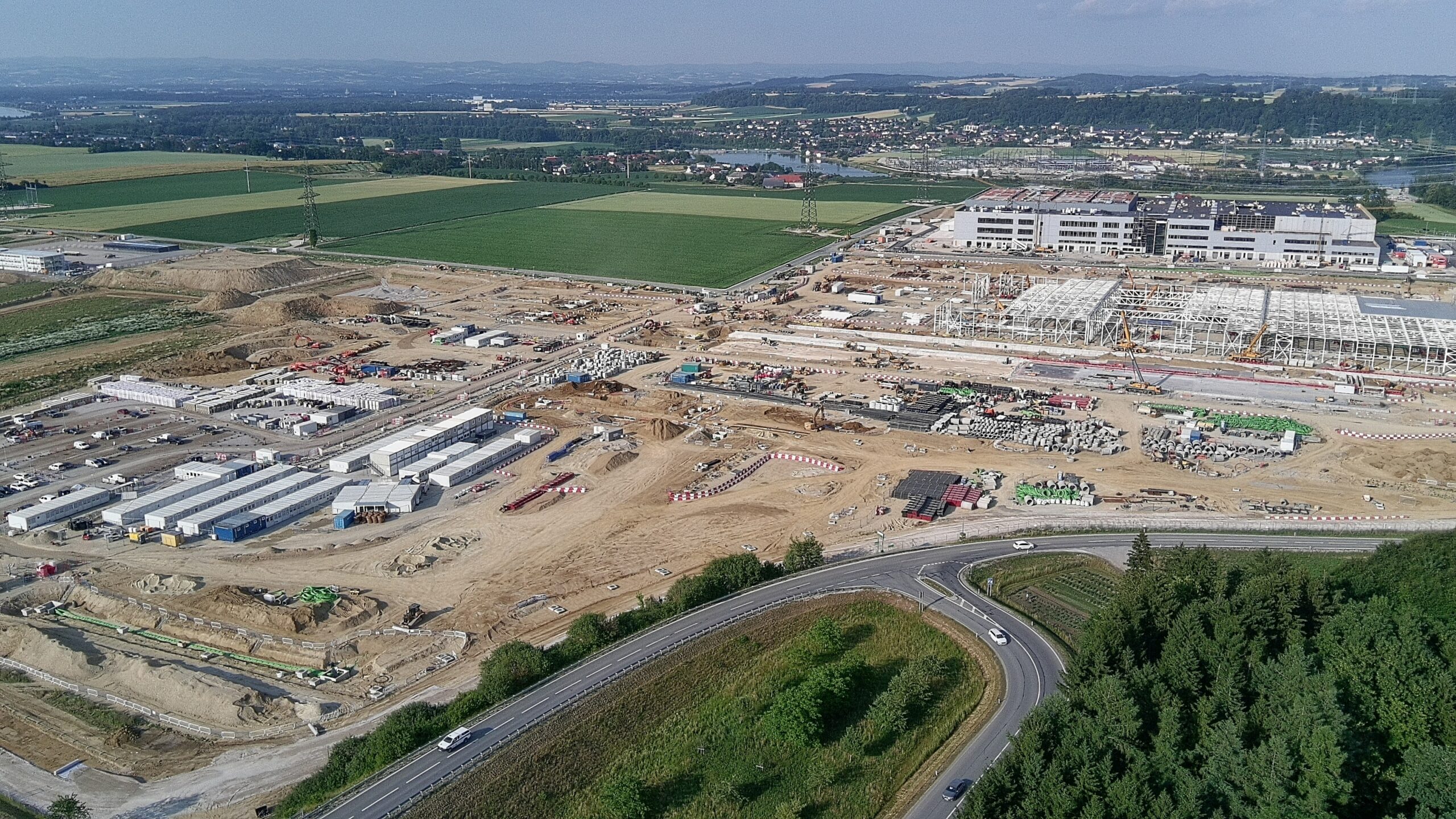 Das Bild zeigt das Rechenzentrum in Kronstorf von oben.